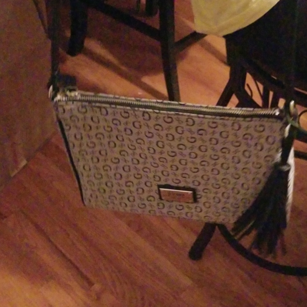 Guess handbag used once